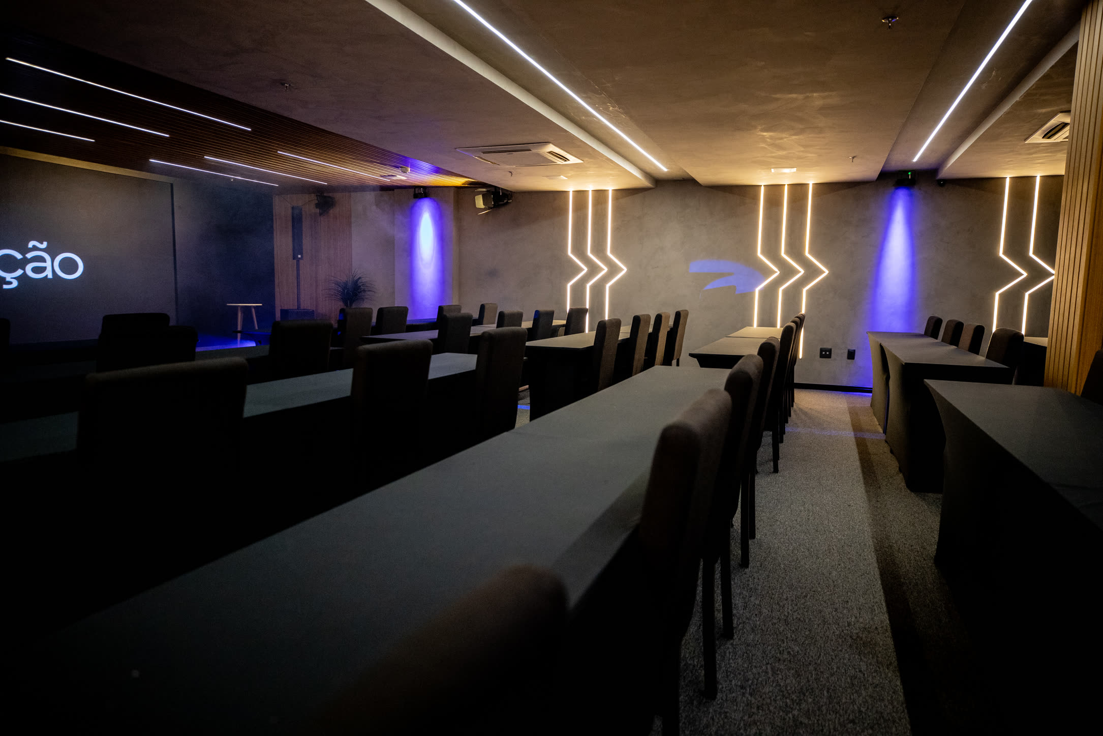 Auditório iluminação lateral