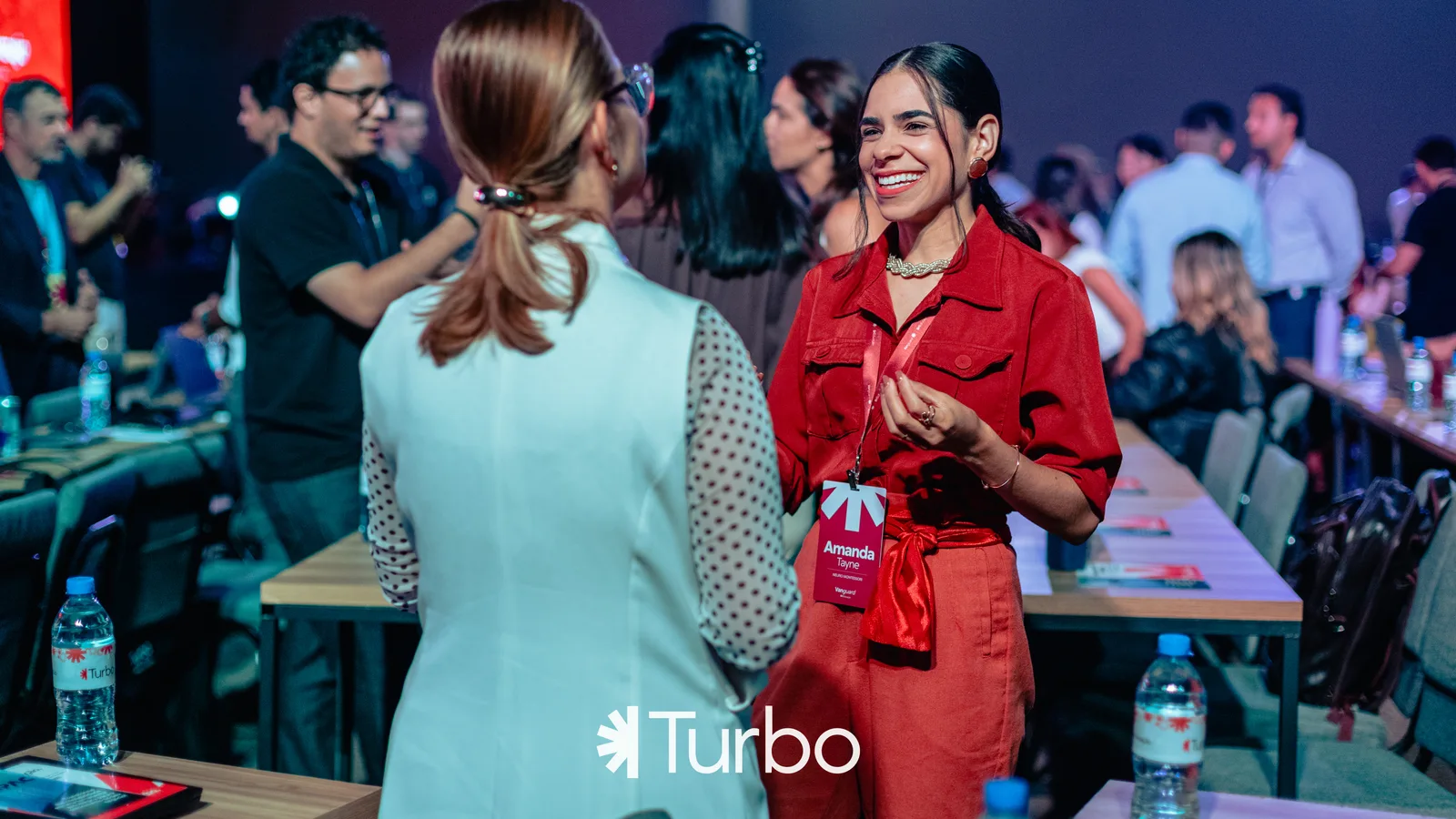 Participantes conversando entre as aulas do Turbo